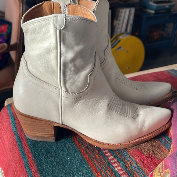 TECOVAS SOLD!!! Daisy boot barely worn purchased one month ago! - Picture 3 of 6